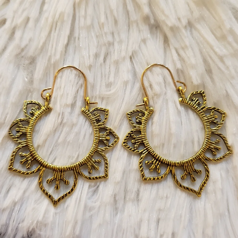 Goldtone Vintage Style Earrings